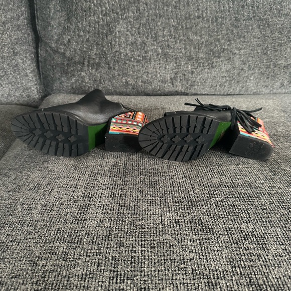 Beautiful & Fun Donald J Pliner black size 7 leather sandals with fun heels - Picture 5 of 7